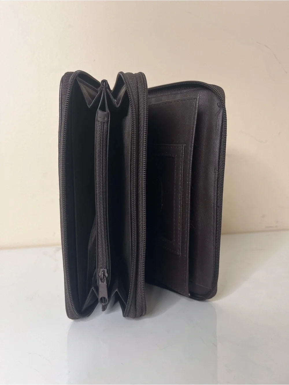 Vintage Men's Dark Brown Leather Zip Wallet
